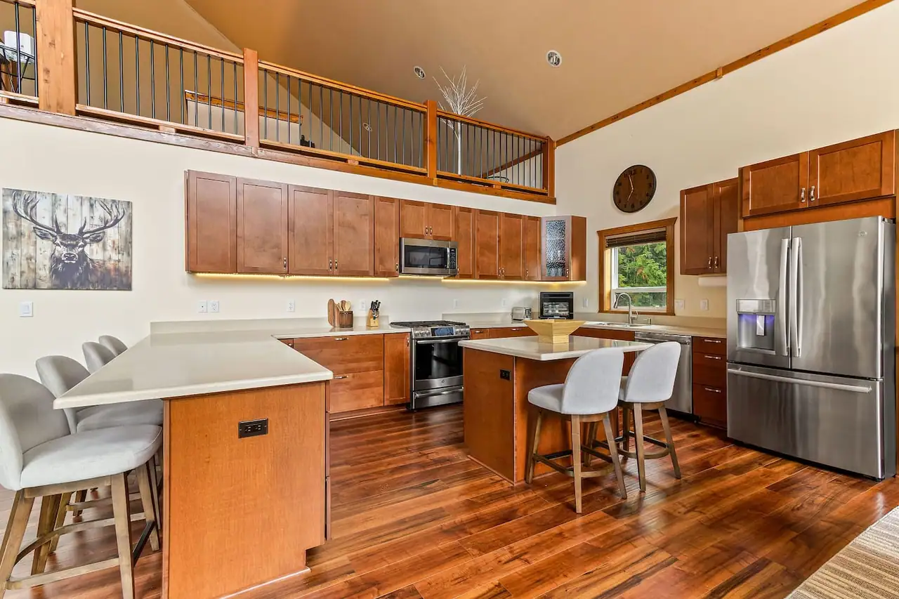 The Bedrock: full kitchen